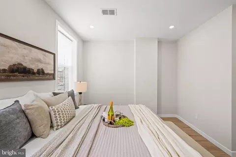 Bedroom - 2237 E Chase St, Baltimore, MD 21213 photo 9 of 12