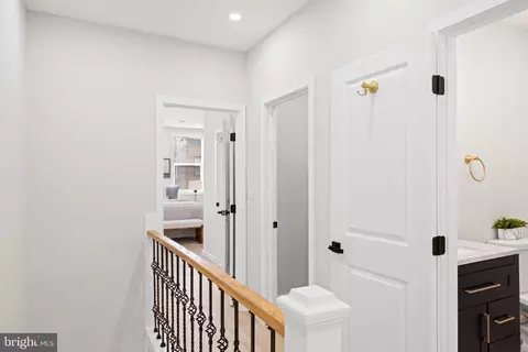 Entry Way - 2237 E Chase St, Baltimore, MD 21213 photo 5 of 9