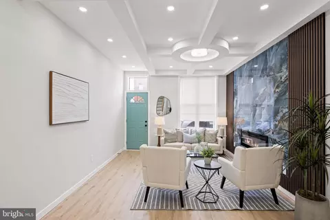 Entry Way - 2237 E Chase St, Baltimore, MD 21213 photo 2 of 9