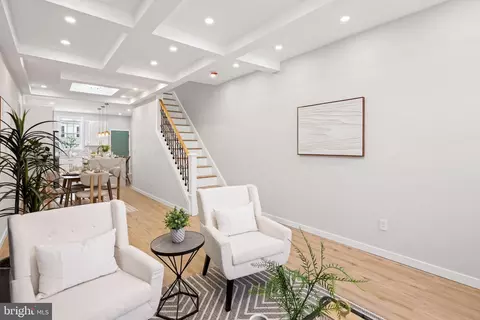 Entry Way - 2237 E Chase St, Baltimore, MD 21213 photo 3 of 9