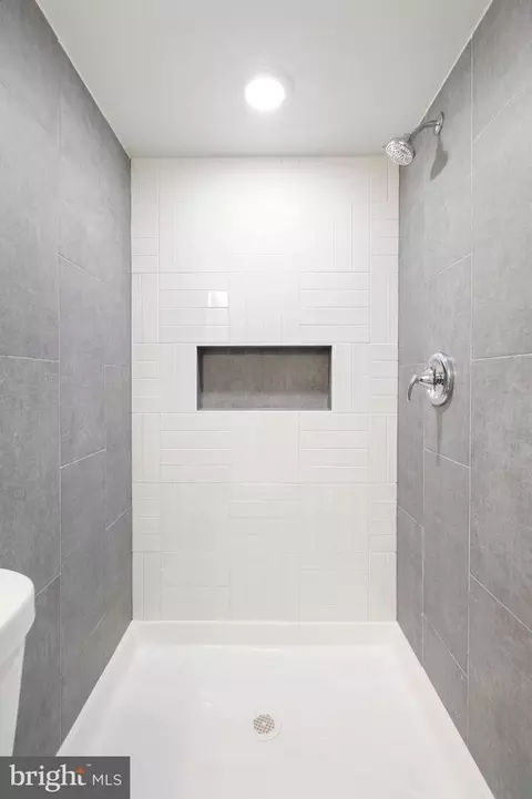 Bath - 31 S Augusta Ave, Baltimore, MD 21229 photo 6 of 6