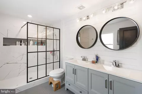 Bath - 31 S Augusta Ave, Baltimore, MD 21229 photo 1 of 6