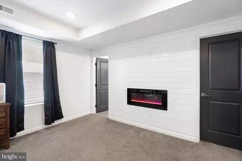 Entry Way - 31 S Augusta Ave, Baltimore, MD 21229 photo 5 of 8