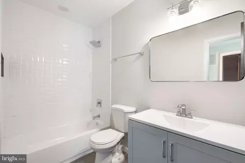 Bath - 31 S Augusta Ave, Baltimore, MD 21229 photo 4 of 6