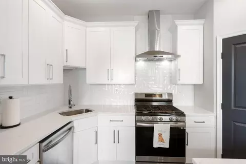 Kitchen - 31 S Augusta Ave, Baltimore, MD 21229 photo 1 of 1