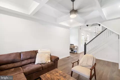 Entry Way - 31 S Augusta Ave, Baltimore, MD 21229 photo 1 of 8