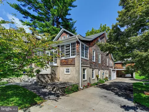 692 Gladstone Ave, Baltimore, MD 21210 photo 3