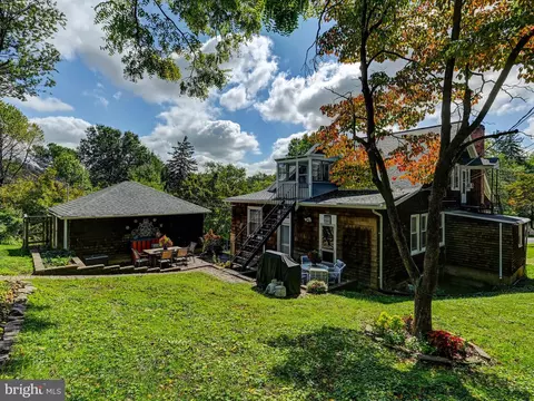 692 Gladstone Ave, Baltimore, MD 21210 photo 6