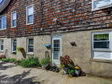 692 Gladstone Ave, Baltimore, MD 21210 photo 4