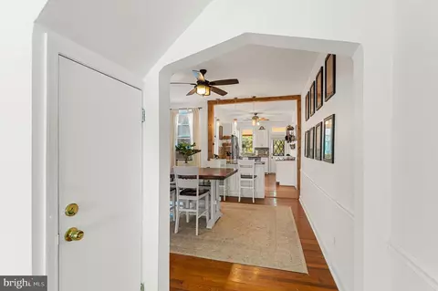 Entry Way - 847 W 35th St, Baltimore, MD 21211 photo 2 of 3