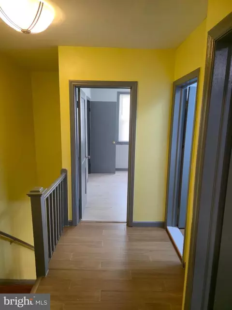 Entry Way - 721 Roundview Rd, Baltimore, MD 21225 photo 6 of 7