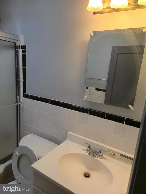 Bath - 721 Roundview Rd, Baltimore, MD 21225 photo 2 of 4