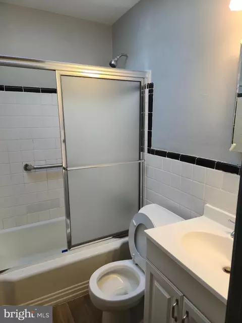 Bath - 721 Roundview Rd, Baltimore, MD 21225 photo 3 of 4