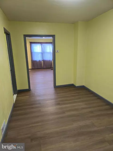 Entry Way - 721 Roundview Rd, Baltimore, MD 21225 photo 4 of 7