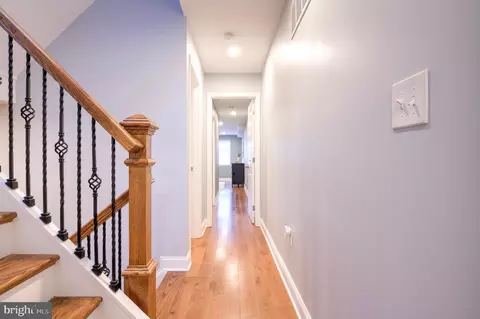 Entry Way - 107 W Clement St, Baltimore, MD 21230 photo 5 of 12