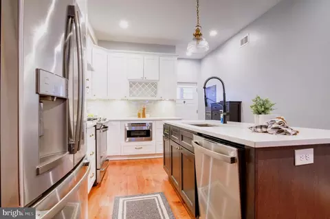 Entry Way - 107 W Clement St, Baltimore, MD 21230 photo 3 of 12
