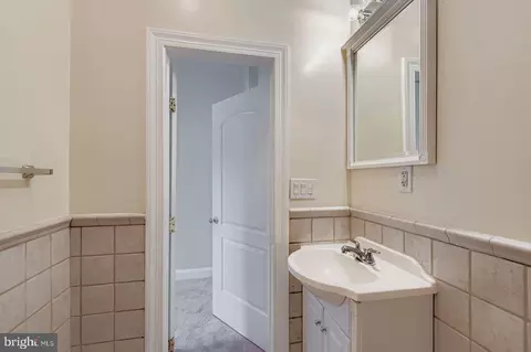 Bath - 2219 Eutaw Pl #3, Baltimore, MD 21217 photo 2 of 2
