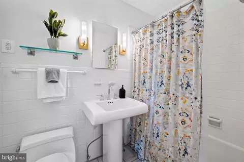 Bath - 98 Cotswold Rd, Baltimore, MD 21210 photo 4 of 4