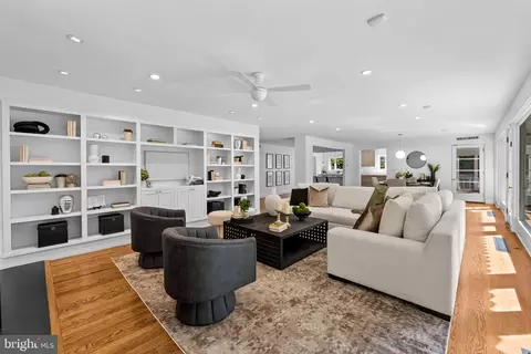 Living - 98 Cotswold Rd, Baltimore, MD 21210 photo 2 of 4