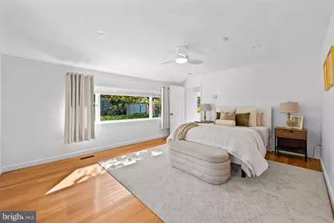 Bedroom - 98 Cotswold Rd, Baltimore, MD 21210 photo 6 of 8
