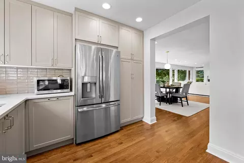 Entry Way - 98 Cotswold Rd, Baltimore, MD 21210 photo 1 of 5