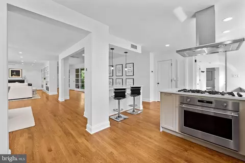 Entry Way - 98 Cotswold Rd, Baltimore, MD 21210 photo 3 of 5