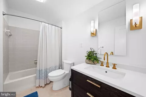 Bath - 98 Cotswold Rd, Baltimore, MD 21210 photo 3 of 4