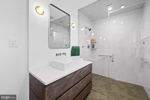 Bath - 98 Cotswold Rd, Baltimore, MD 21210 photo 1 of 4