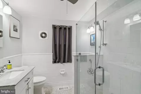 Bath - 616 Jasper St, Baltimore, MD 21201 photo 1 of 1