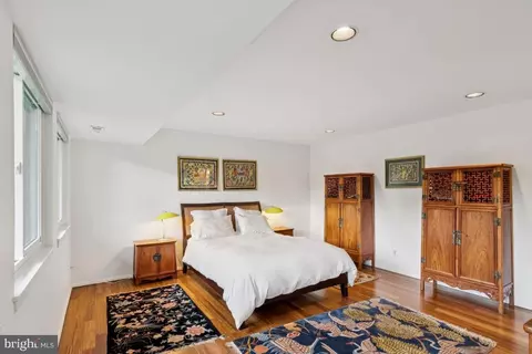 Bedroom - 2102 South Rd, Baltimore, MD 21209 photo 1 of 7
