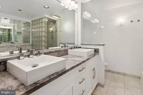 Bath - 2102 South Rd, Baltimore, MD 21209 photo 2 of 4