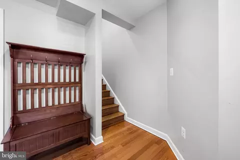 Entry Way - 731 E Fort Ave, Baltimore, MD 21230 photo 3 of 4