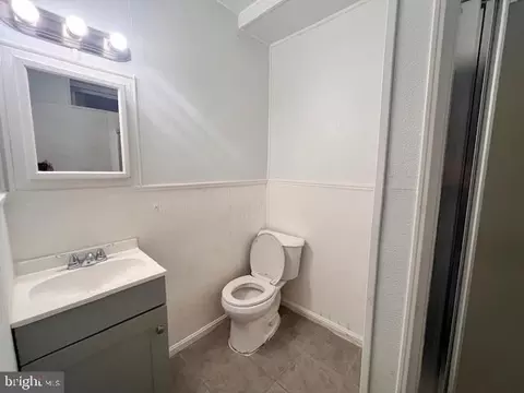 Bath - 2712 Beryl Ave, Baltimore, MD 21205 photo 3 of 4