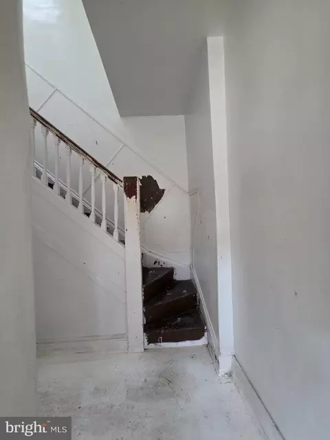 Entry Way - 1946 Harlem Ave, Baltimore, MD 21217 photo 4 of 16