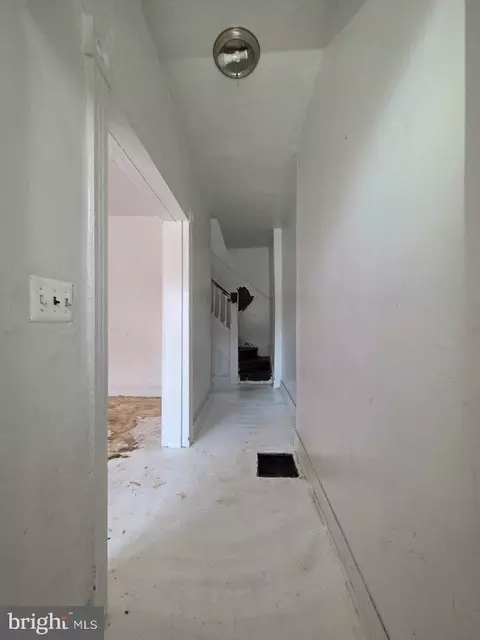 Entry Way - 1946 Harlem Ave, Baltimore, MD 21217 photo 1 of 16