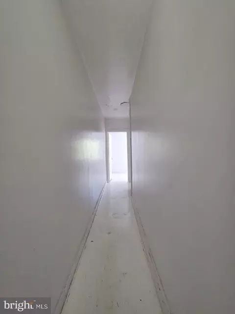 Entry Way - 1946 Harlem Ave, Baltimore, MD 21217 photo 8 of 16