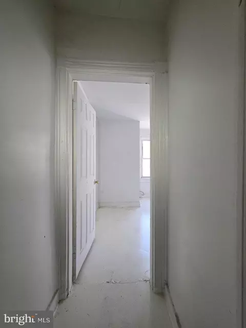Entry Way - 1946 Harlem Ave, Baltimore, MD 21217 photo 11 of 16