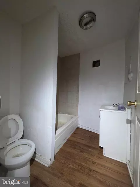 Entry Way - 1946 Harlem Ave, Baltimore, MD 21217 photo 10 of 16
