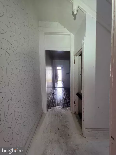 Entry Way - 1946 Harlem Ave, Baltimore, MD 21217 photo 2 of 16