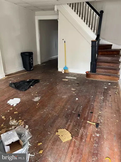 Living - 1209 Oakhurst Pl, Baltimore, MD 21216 photo 1 of 1