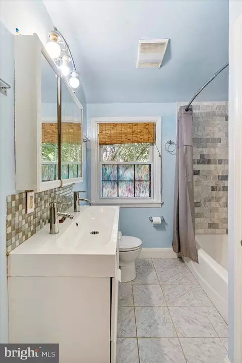 Bath - 3915 Rexmere Rd, Baltimore, MD 21218 photo 2 of 4