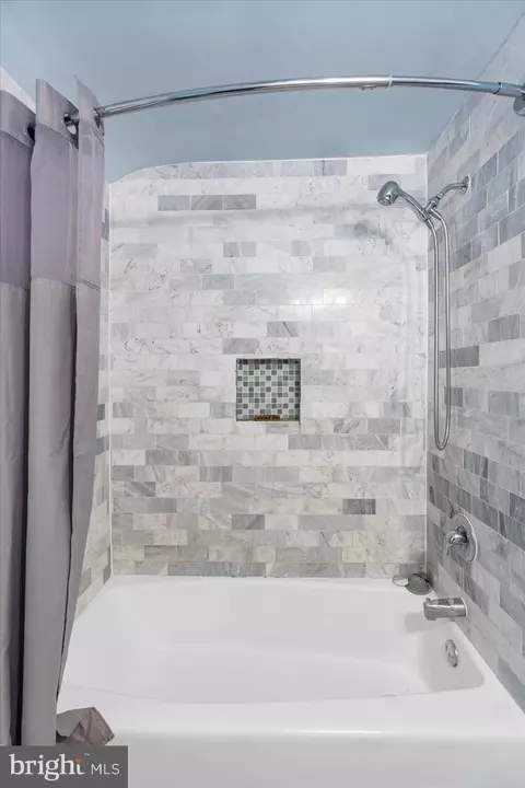 Bath - 3915 Rexmere Rd, Baltimore, MD 21218 photo 3 of 4
