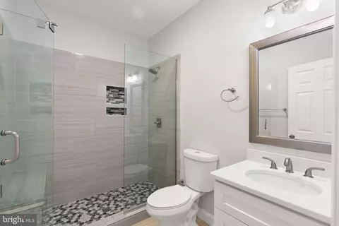 Bath - 3200 E Fairmount Ave, Baltimore, MD 21224 photo 2 of 4