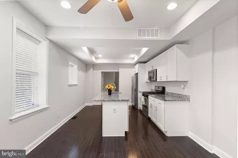 Entry Way - 3200 E Fairmount Ave, Baltimore, MD 21224 photo 3 of 5