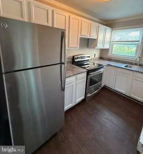 Entry Way - 811 Stoll St, Baltimore, MD 21225 photo 1 of 5