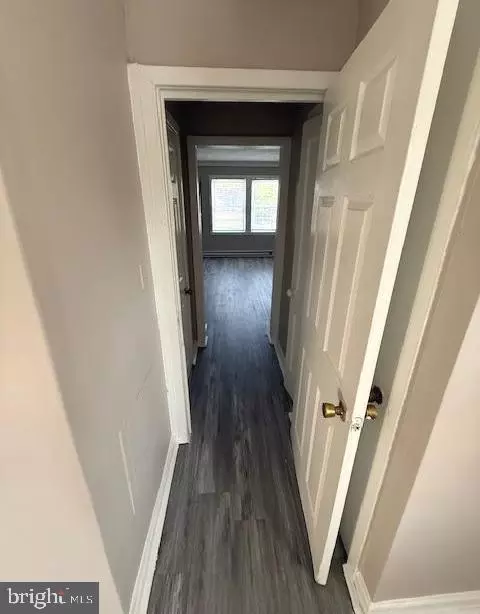 Entry Way - 811 Stoll St, Baltimore, MD 21225 photo 3 of 5