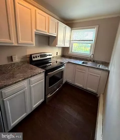 Kitchen - 811 Stoll St, Baltimore, MD 21225 photo 2 of 3