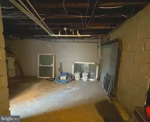Entry Way - 811 Stoll St, Baltimore, MD 21225 photo 5 of 5