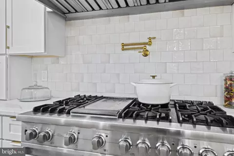 Kitchen - 3310 The Alameda, Baltimore, MD 21218 photo 2 of 2