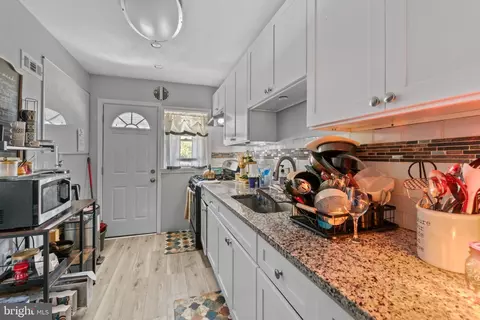Entry Way - 1322 E Cold Spring Ln, Baltimore, MD 21239 photo 4 of 7